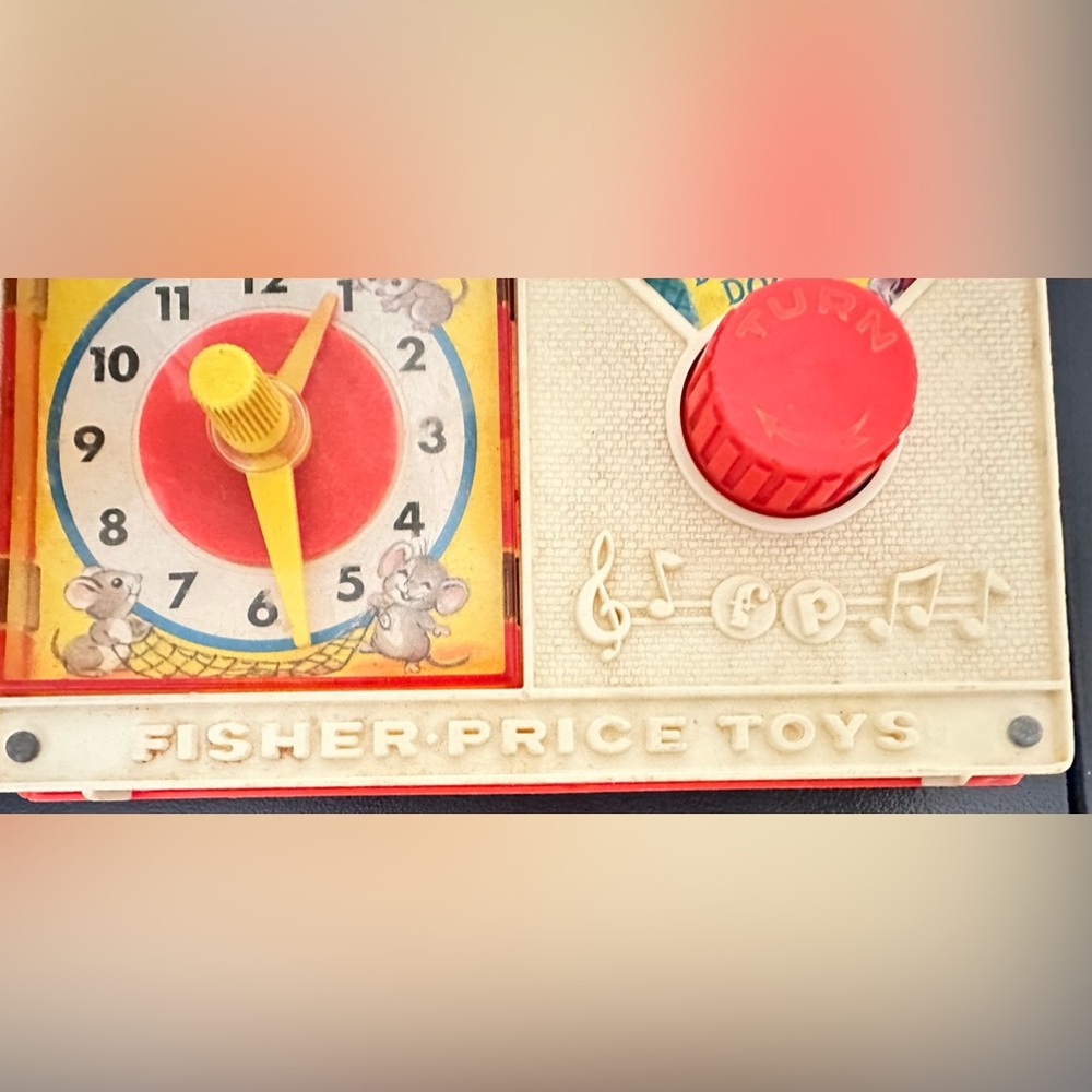 Vintage Fisher Price 1964 Music Box Clock Radio Wind Up Hickory Dickory Dock Toy - Picture 2 of 3